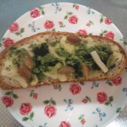 チーズでカルシウムもとれ
嬉しいパンレシピ
家族の朝食として作ってみました
今日は5月らしい爽やかな朝ですね( ´◡‿ゝ◡`)